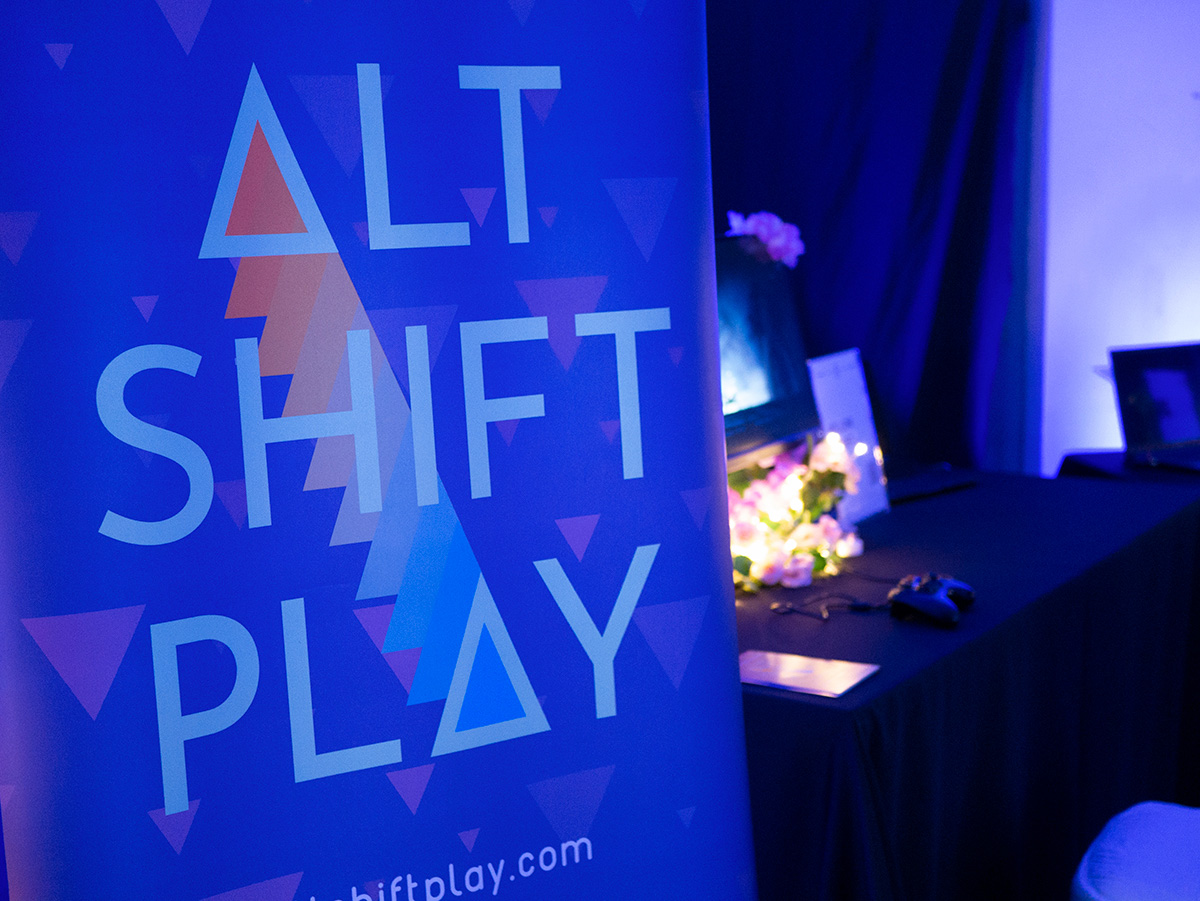 Alt-Shift-Play pull-up banner next to a games table.